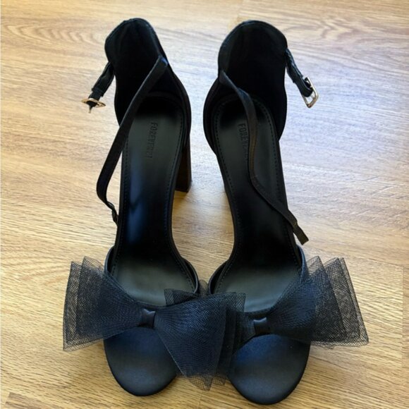 Forever 21 Elegant Black Heels with Bow Detail - Picture 6 of 6